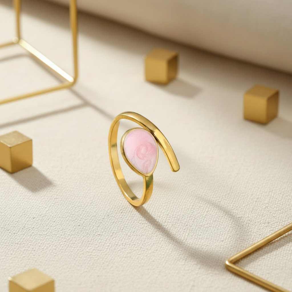 Anillo rosa lágrima con fondo coherente
